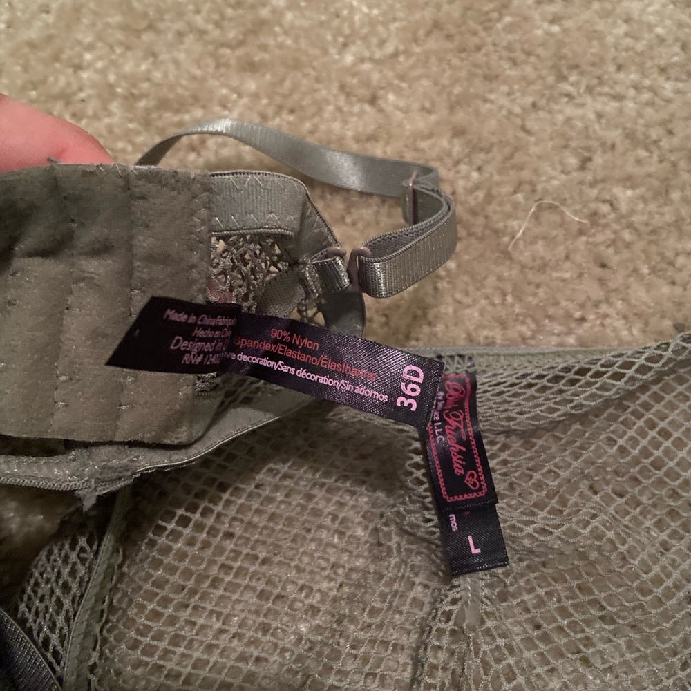 Green mesh lingerie set. Size 36D bra, L panties. Never worn.